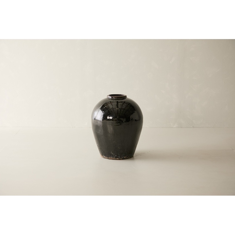 Vintage Black Porcelain Pot – Circa 1940