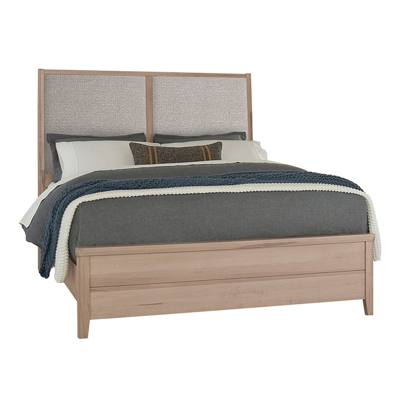 Woodbridge – California King Upholstered Bed with Grey Fabric – Clear Maple